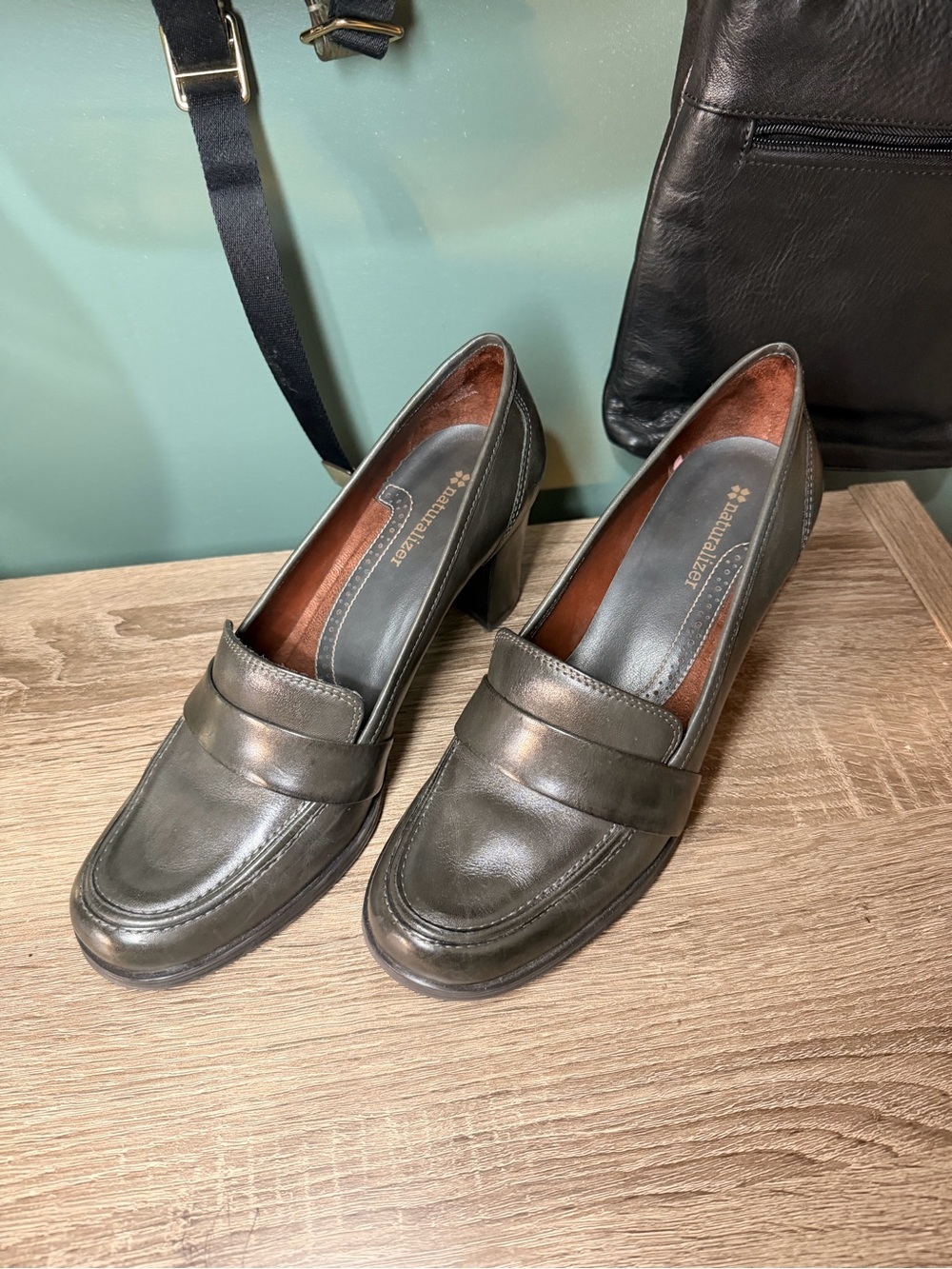 NWOB Naturalizer Women's Dark Brown Leather Heeled Loafers Dark Academia
